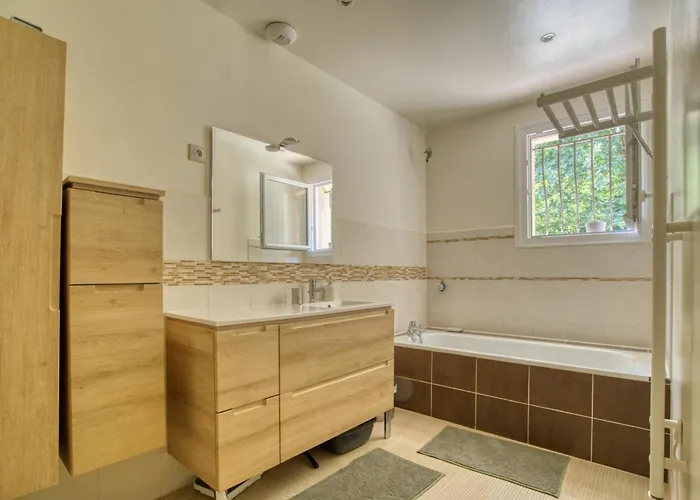 Calme à L'orée Des Bois Hébergement de vacances Voeuil-et-Giget