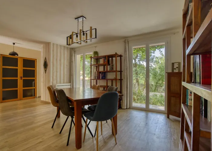 Calme à L'orée Des Bois * Voeuil-et-Giget